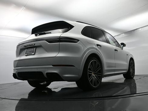 Certified 2022 Porsche Cayenne Turbo S image 55