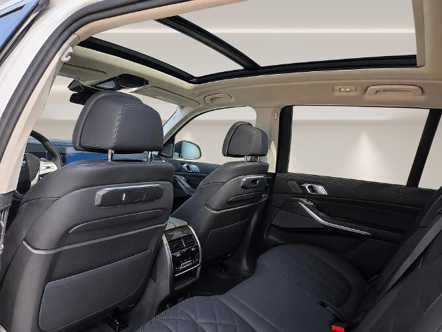 Used 2027 BMW X7 xDrive40i AWD/4WD image 13