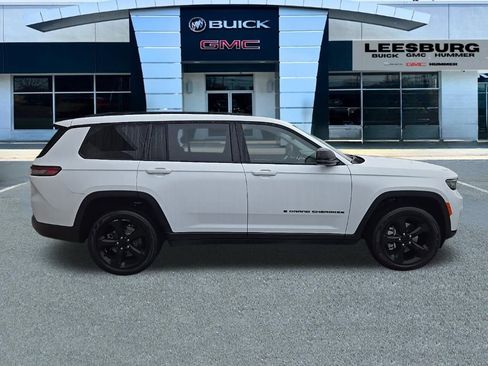 Used 2023 Jeep Grand Cherokee L Limited w/ Black Appearance Package image 8