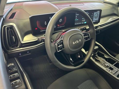 Used 2025 Kia Sorento LX FWD image 12