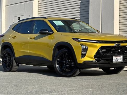 Used 2025 Chevrolet Trax ACTIV w/ Driver Confidence Package image 2