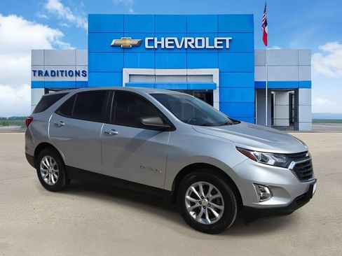Used 2021 Chevrolet Equinox LS w/ LS Convenience Package FWD image 2