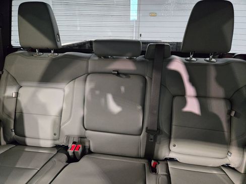 Used 2022 GMC Sierra 1500 SLT w/ SLT Convenience Package AWD/4WD image 13