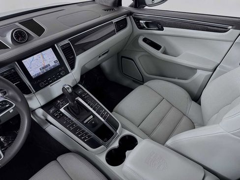 Used 2018 Porsche Macan Turbo image 26