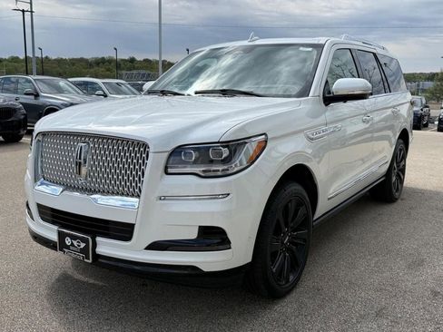 Used 2024 Lincoln Navigator Reserve AWD/4WD image 8