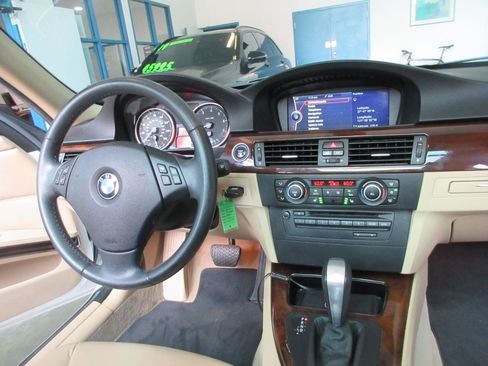 Used 2011 BMW 328i Wagon RWD image 43