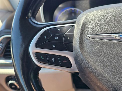 Used 2018 Chrysler Pacifica Touring-L FWD image 27