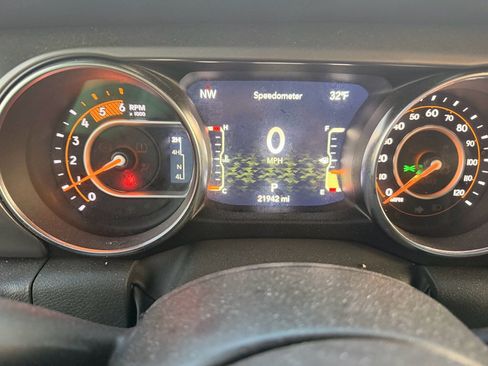 Used 2023 Jeep Gladiator Willys image 10