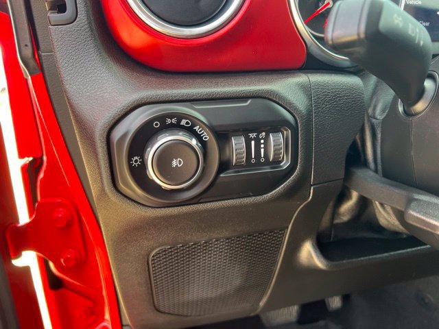 Used 2021 Jeep Wrangler Unlimited Rubicon w/ Dual Top Group AWD/4WD image 12