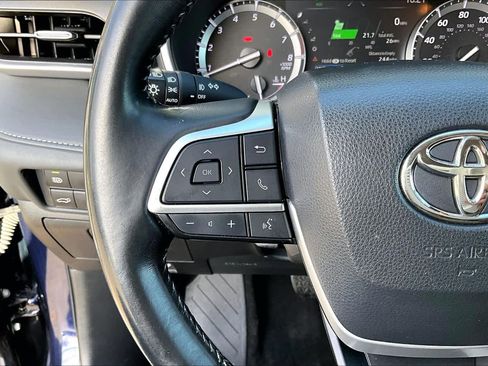 Certified 2022 Toyota Highlander XLE image 24