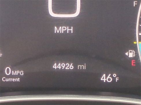 Used 2024 Chrysler Pacifica Touring-L image 33