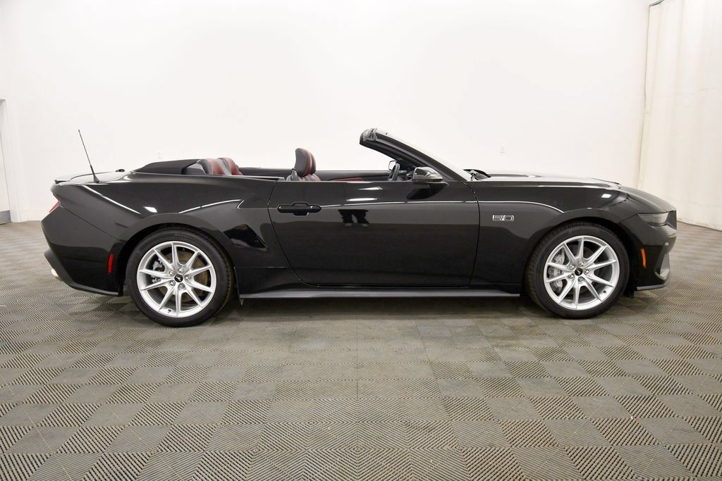 Used 2025 Ford Mustang GT Premium RWD image 9