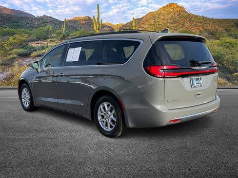 Used 2022 Chrysler Pacifica Touring-L image 7