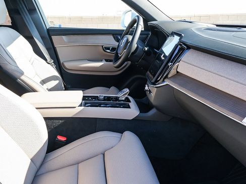 New 2026 Volvo XC90 B6 Ultra w/ Protection Package image 17