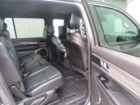 Used 2022 Jeep Wagoneer Series III w/ Rear Seat Video Group 1 AWD/4WD image 31
