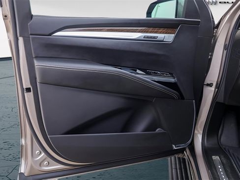 Used 2025 Cadillac Escalade Sport Platinum w/ LPO, ONYX Package image 31