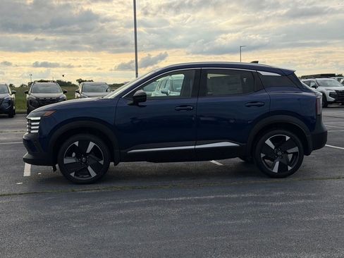 New 2026 Nissan Kicks SR w/ SR Premium Package FWD image 7