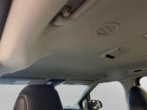 Certified 2022 Kia Carnival EX image 23