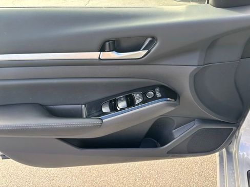 New 2025 Nissan Altima 2.5 SL image 8