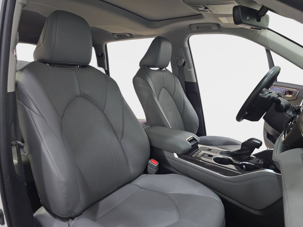 Used 2022 Toyota Highlander Limited w/ Protection Package #3 (TMS) AWD/4WD image 12