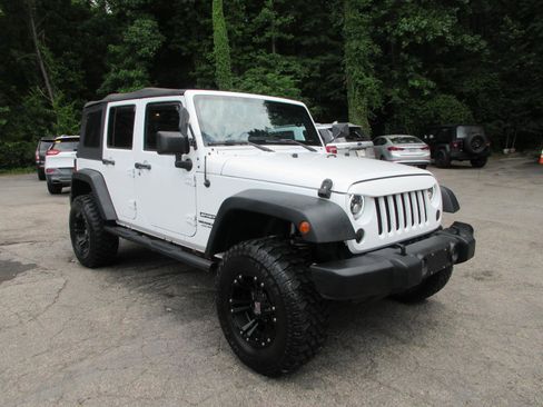 Used 2015 Jeep Wrangler Unlimited Sport w/ Quick Order Package 23S AWD/4WD image 3