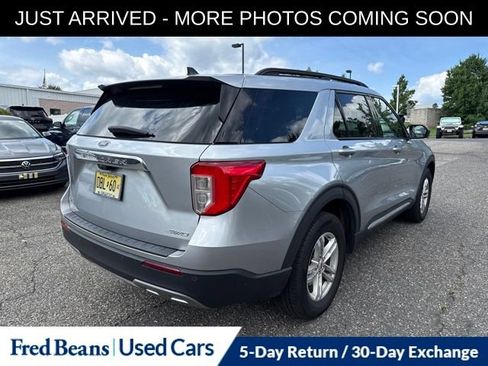 Used 2023 Ford Explorer XLT w/ Equipment Group 202A AWD/4WD image 8