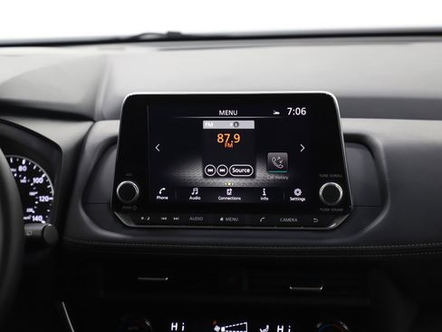 Used 2025 Nissan Rogue SV image 15