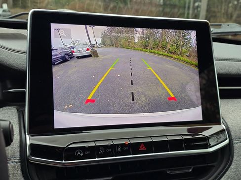 Used 2024 Jeep Compass Latitude image 20