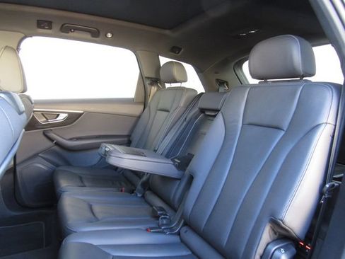 Used 2025 Audi Q7 3.0T Premium w/ Convenience Package AWD/4WD image 16