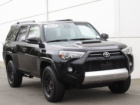 Used 2024 Toyota 4Runner TRD Off-Road Premium w/ Off Road Premium Plus Package AWD/4WD image 2