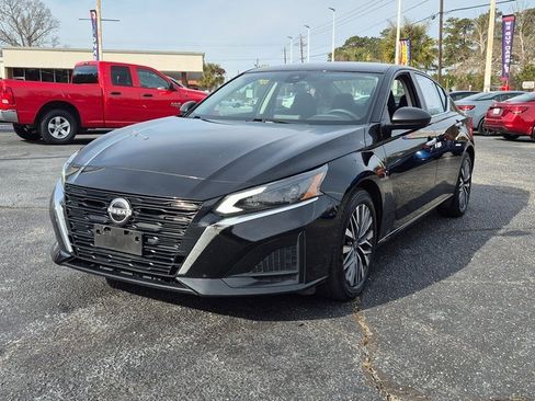 Used 2024 Nissan Altima 2.5 SV image 6