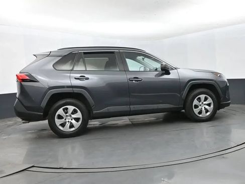 Used 2020 Toyota RAV4 LE FWD image 4