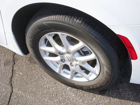 Used 2025 Chrysler Pacifica Select image 8