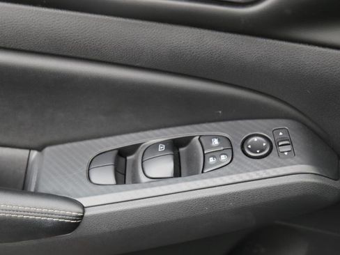 Used 2025 Nissan Altima 2.5 SV image 9