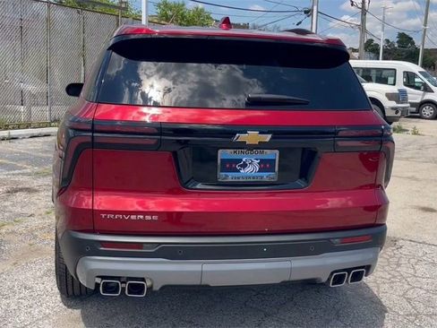 New 2025 Chevrolet Traverse LT w/ LPO, Floor Liner Package FWD image 4