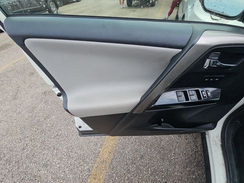 Used 2018 Toyota RAV4 Limited FWD image 6