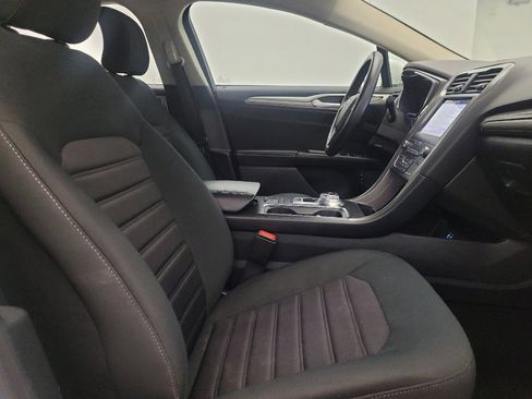 Used 2019 Ford Fusion SE image 21