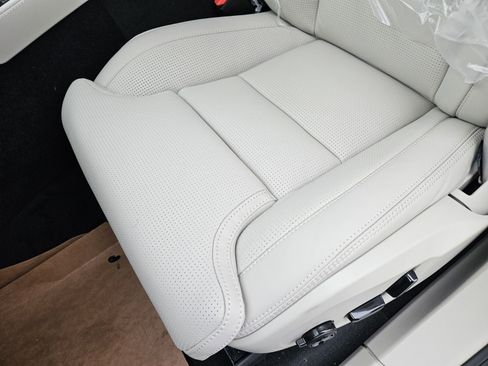 New 2026 Volvo XC90 B6 Ultra w/ Protection Package image 8