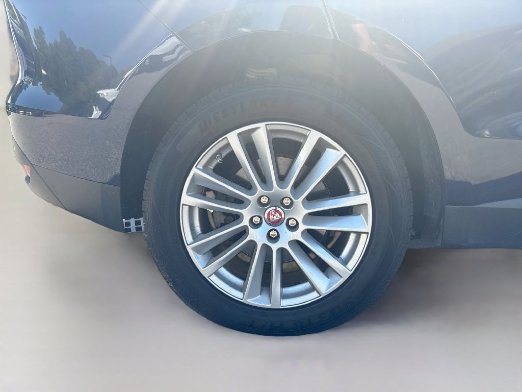 Used 2017 Jaguar F-PACE Prestige AWD/4WD image 12