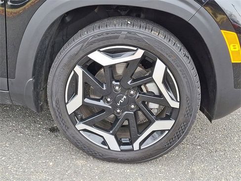 Certified 2025 Kia Seltos SX w/ SX Sunroof Package image 8