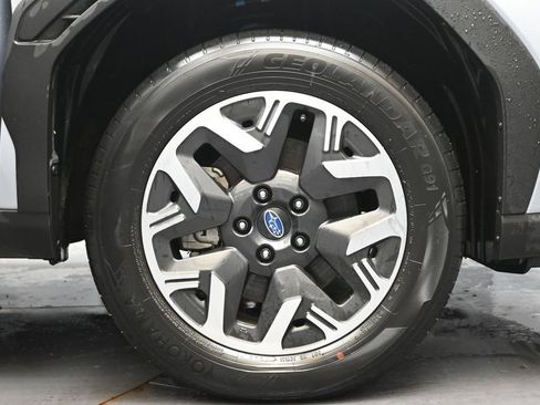 Certified 2025 Subaru Forester Premium AWD/4WD image 10