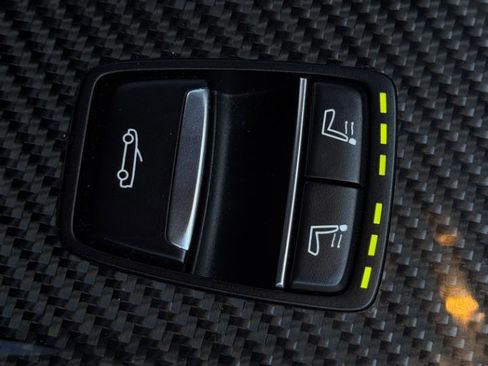 Used 2018 BMW M4 Convertible image 21