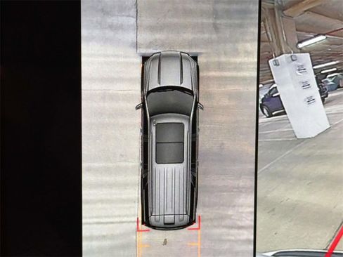 Used 2023 GMC Yukon Denali w/ Denali Reserve Package image 33