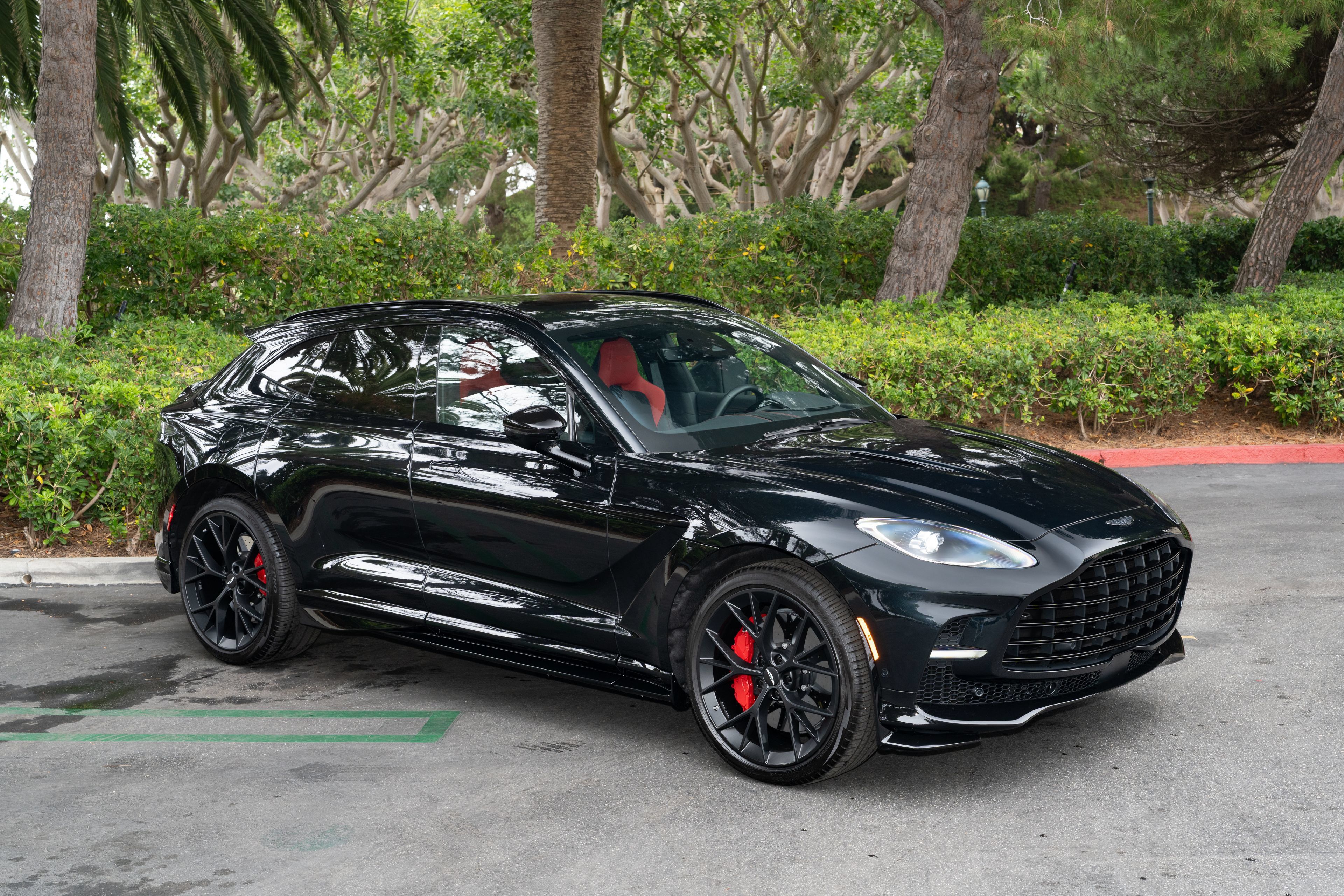 Used 2025 Aston Martin DBX 707 AWD/4WD image 1