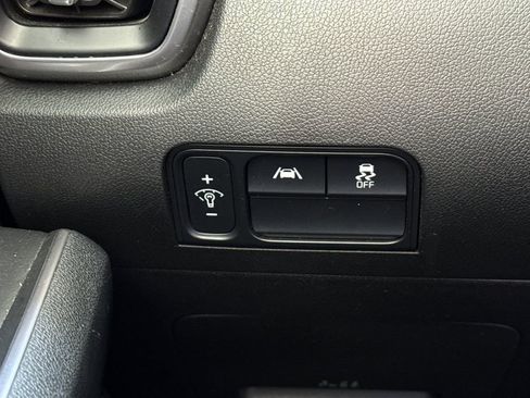 Used 2023 Kia Sorento LX image 39