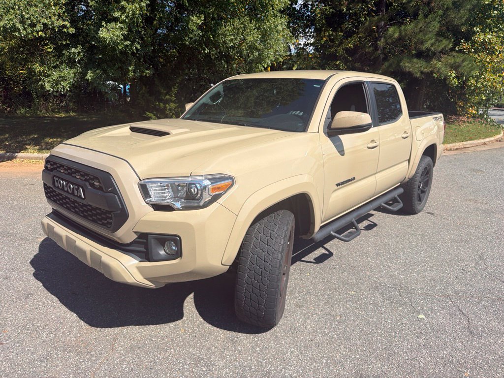 Used 2018 Toyota Tacoma TRD Sport AWD/4WD image 10