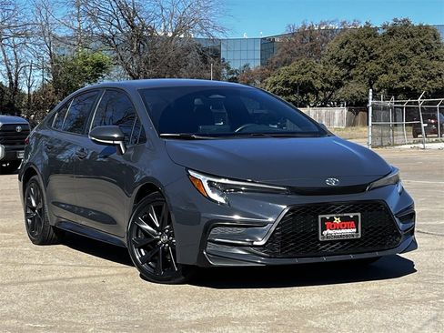 Used 2023 Toyota Corolla SE image 2