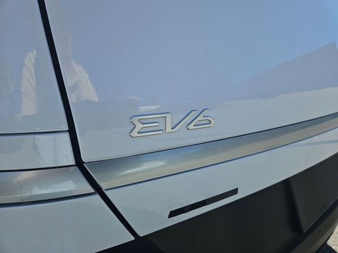 Used 2025 Kia EV6 Light image 31