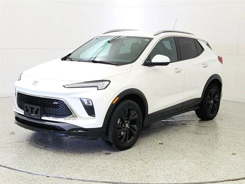 Used 2024 Buick Encore GX Sport Touring AWD/4WD image 3