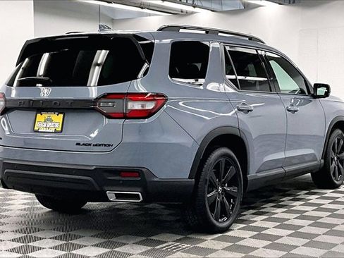 Used 2025 Honda Pilot Black Edition image 13